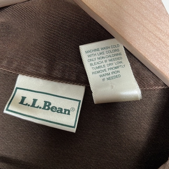 L.L. Bean Brown Button Down Long Sleeve Shirt Size Medium Petite - Picture 7 of 9